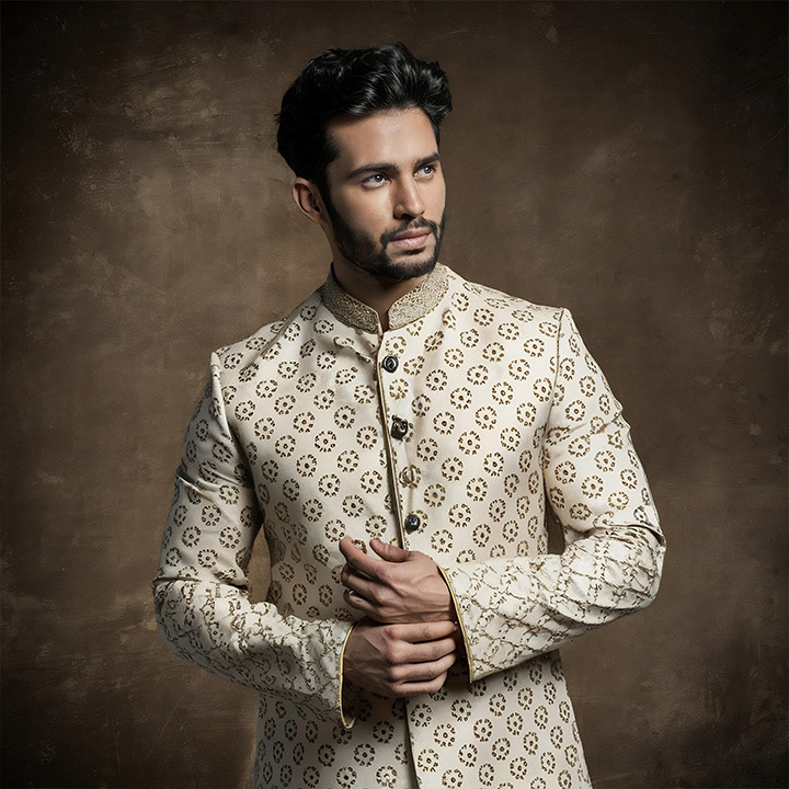 Minimalist Dressing, Indian Style – Layering Techniques for Confident Style