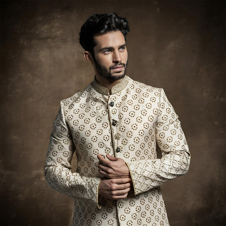 Minimalist Dressing, Indian Style – Layering Techniques for Confident Style